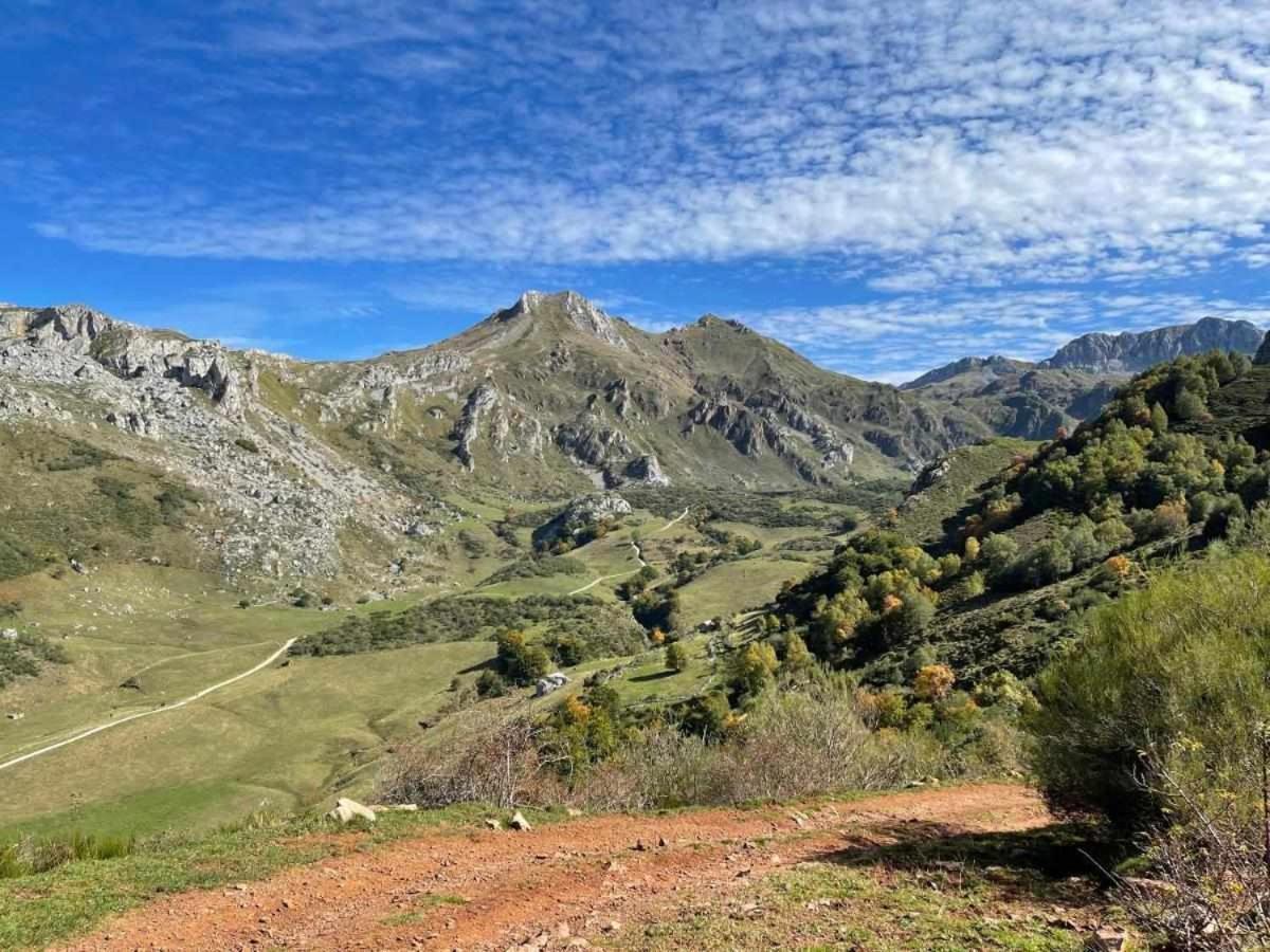 Apartamentos Rurales La Laguna Somiedo Valle de Lago Εξωτερικό φωτογραφία