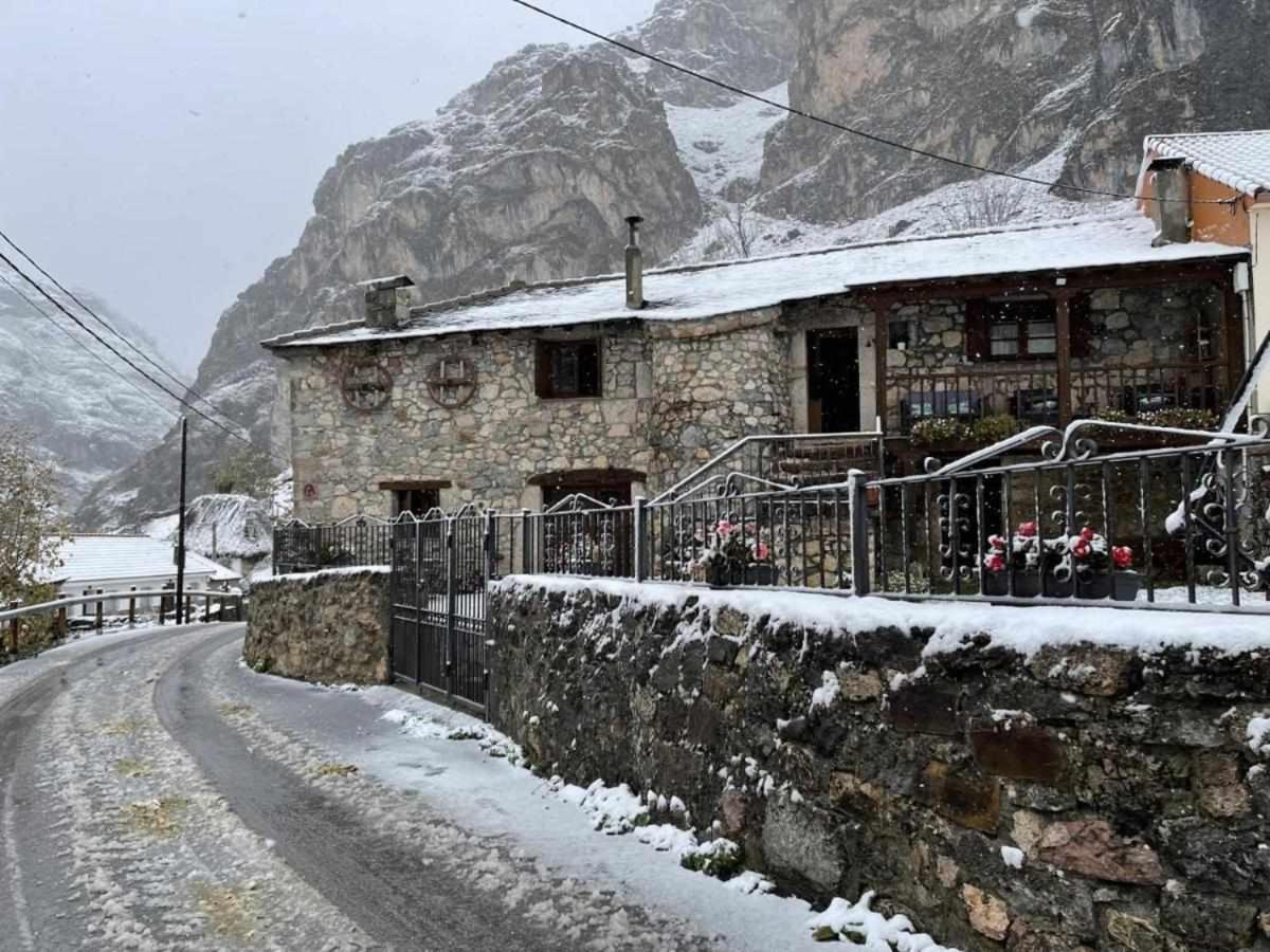 Apartamentos Rurales La Laguna Somiedo Valle de Lago Εξωτερικό φωτογραφία