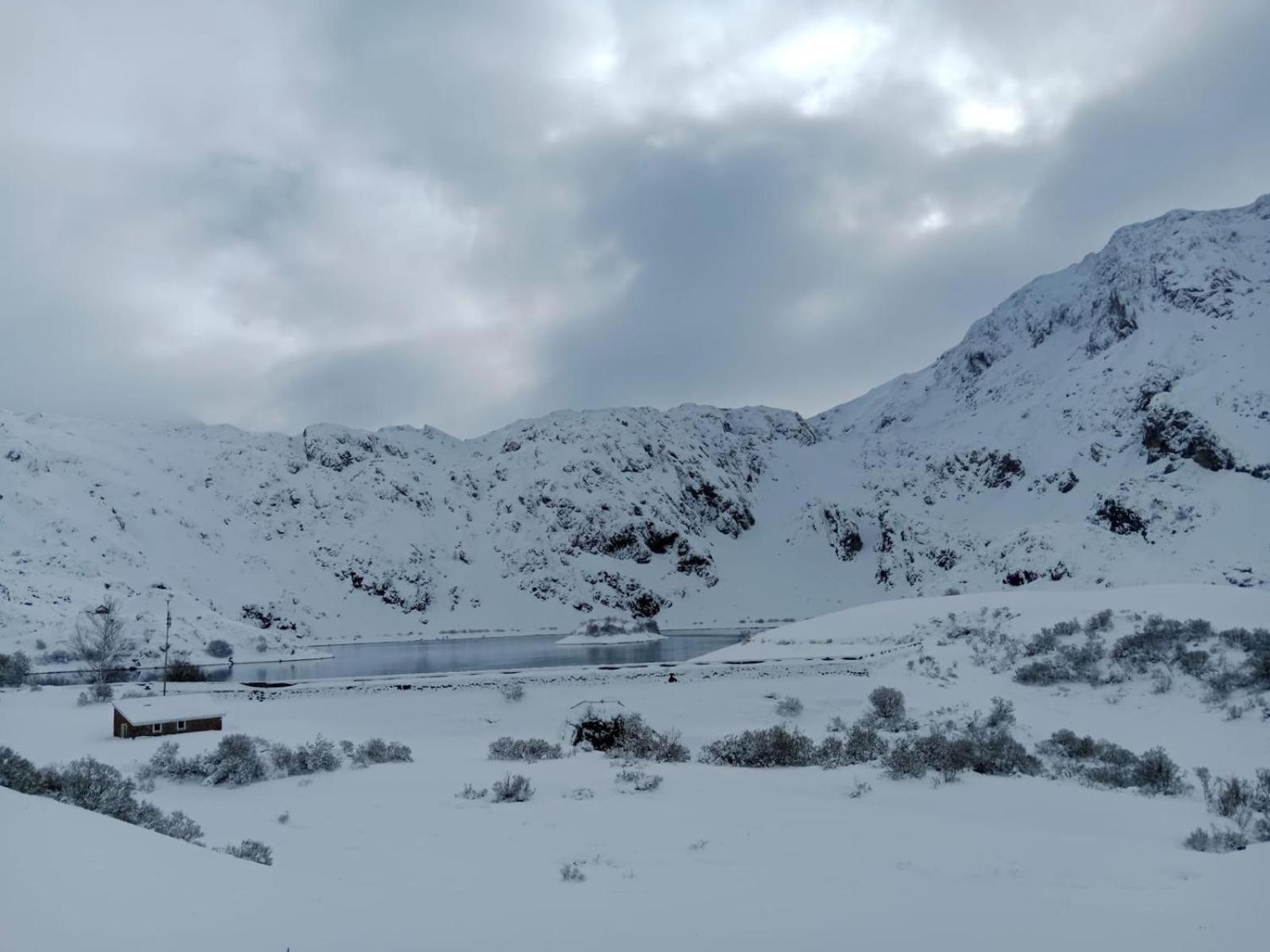 Apartamentos Rurales La Laguna Somiedo Valle de Lago Εξωτερικό φωτογραφία