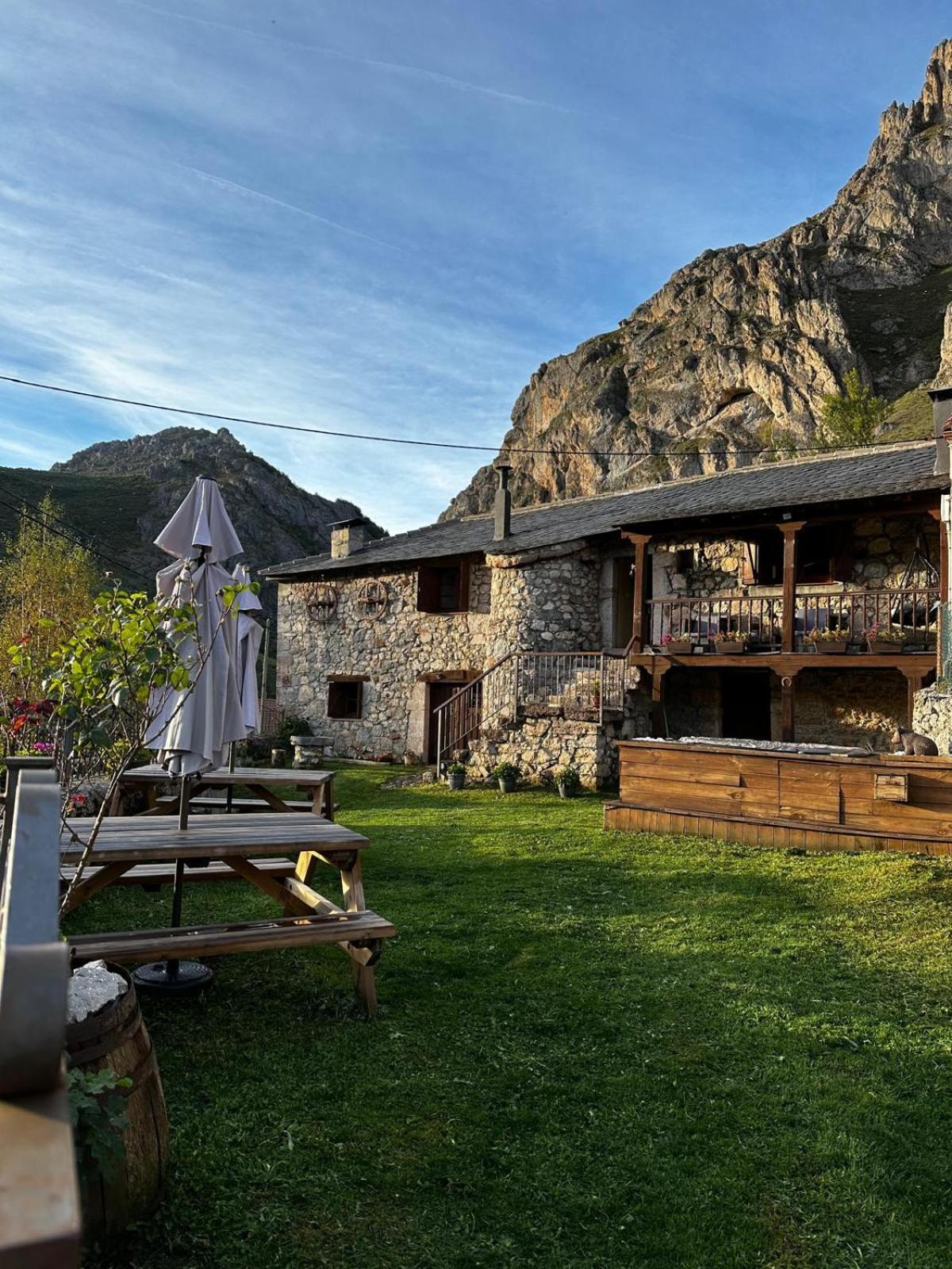 Apartamentos Rurales La Laguna Somiedo Valle de Lago Εξωτερικό φωτογραφία