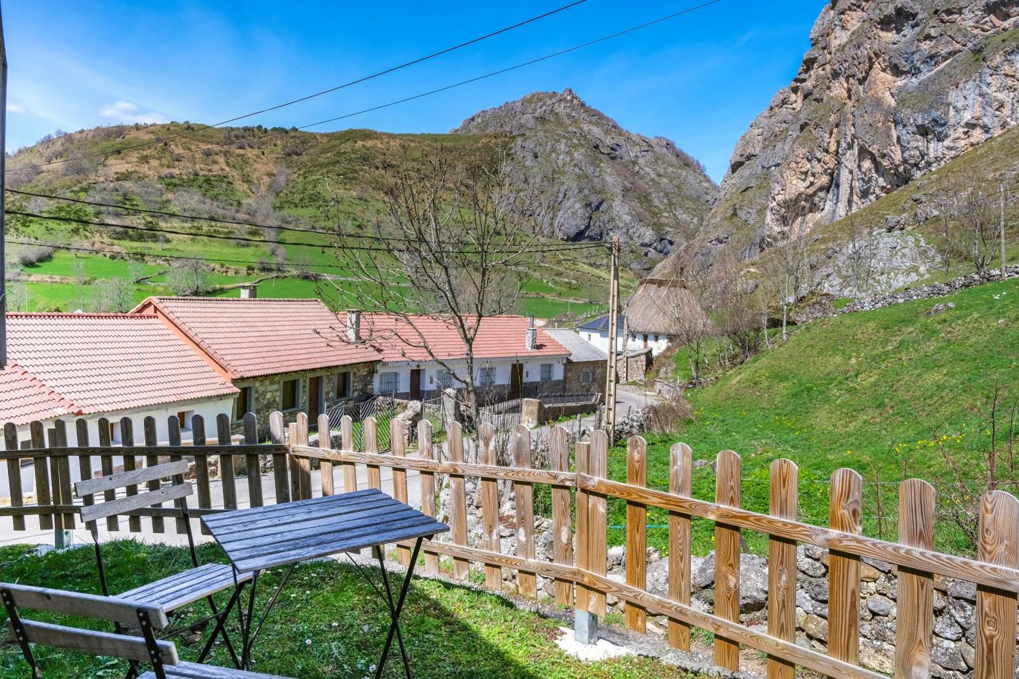 Apartamentos Rurales La Laguna Somiedo Valle de Lago Εξωτερικό φωτογραφία